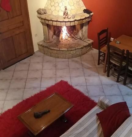 Apartamento Mezonetes Helmos Ano Lousoi Exterior foto