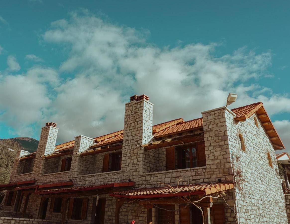 Apartamento Mezonetes Helmos Ano Lousoi Exterior foto