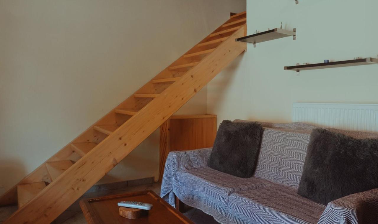 Apartamento Mezonetes Helmos Ano Lousoi Exterior foto