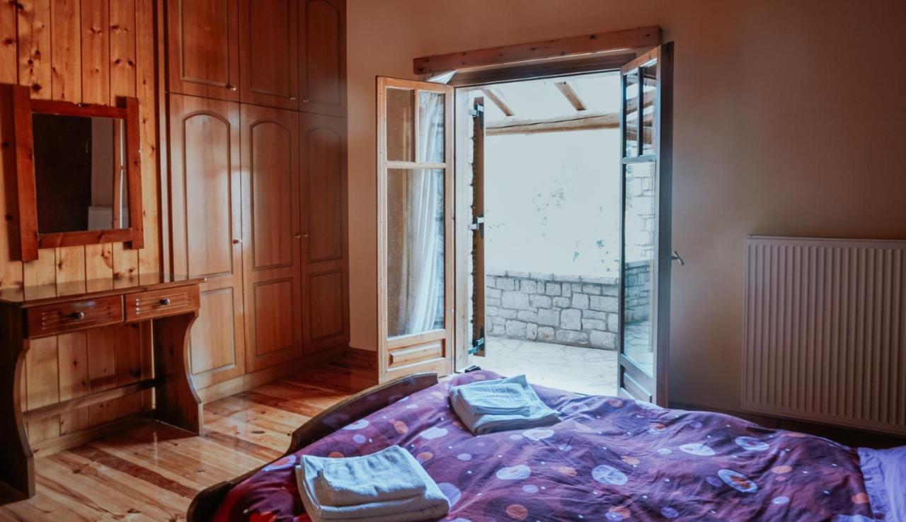 Apartamento Mezonetes Helmos Ano Lousoi Exterior foto