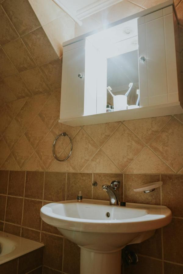 Apartamento Mezonetes Helmos Ano Lousoi Exterior foto