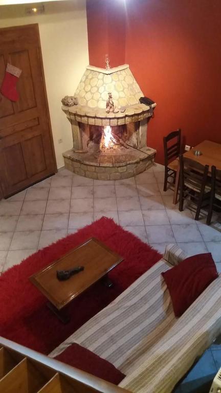 Apartamento Mezonetes Helmos Ano Lousoi Exterior foto